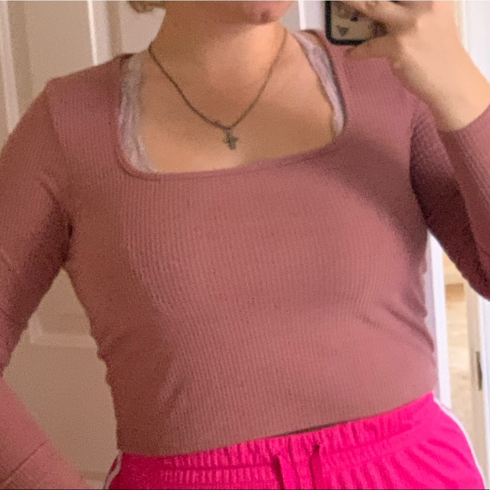 SQUARE NECK ROSE LONG SLEEVE CROP TOP